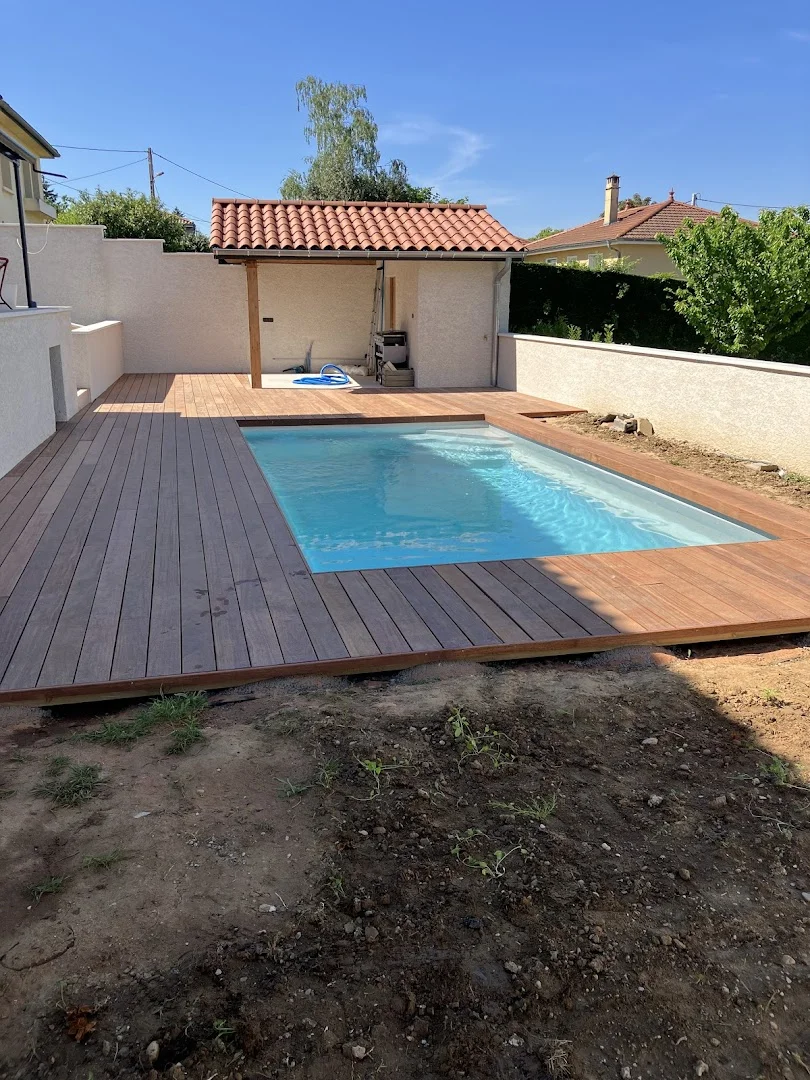 Terrasse bois autour piscine MBS Paysage
